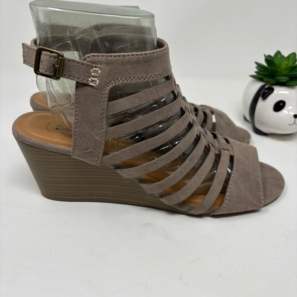 Y Not? Shoes - Chic Brown Wedge Sandals